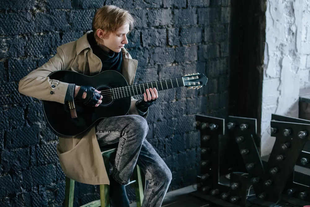 Gitaristlik Yapan Ogrenci 6