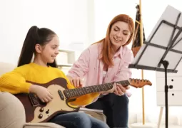 Ozel Elektro Gitar Kursu Egitmenleri