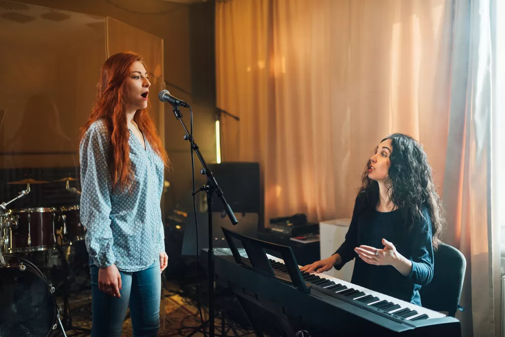 Ustalardan Elestiriler Temel Muzik Kursu