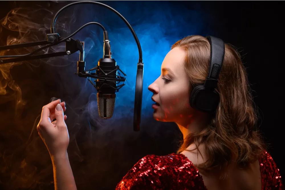 Vokalistlik Yapan Ogrenci