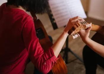 İlk Gitar Dersinde Ne Öğrenilir?