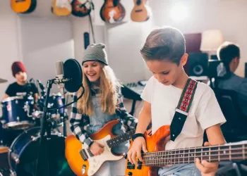 10 Yaş Gitar Öğrenmek İçin Geç Bir Yaş Mı?