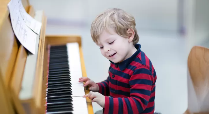 3 Yaş Piyano Eğitimi Nasıl Olmalı? –  Müzik İle İç İçe Büyüyen Çocuklar!