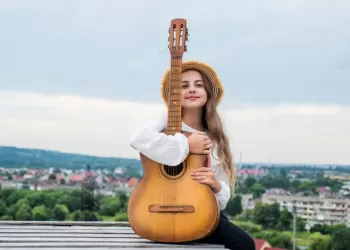 7 Yaş Gitar Eğitimi Nasıl Olmalı?