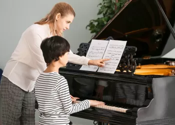 10 Yaş Piyano Eğitimi Nasıl Olmalı? – Kendilerini Müzikle Keşfetsinler!