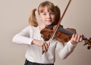 9 Yaş Keman Eğitimi Nasıl Olmalı? – Dünyaya Müzikle Baksınlar!