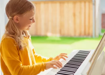 9 Yaş Piyano Eğitimi Nasıl Olmalı? – Çocuğunuz En İyisini Hak Ediyor!