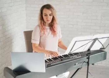Online Piyano Kursu Olur Mu? – Piyano Çalmak İnternetten Öğrenilir Mi?