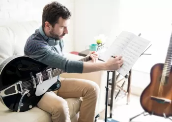 Elektro Gitar Çalmak Nasıl Öğrenilir?