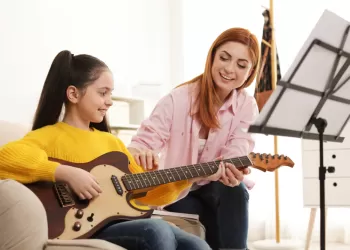 Elektro Gitar Kursu Fiyatları Kaç TL’den Başlıyor? 1000 TL'ye Elektro Gitar Kursu!