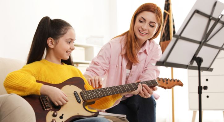 Elektro Gitar Kursu Fiyatları Kaç TL’den Başlıyor? 1000 TL'ye Elektro Gitar Kursu!