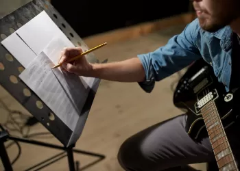 Elektro Gitar Notaları Nasıl Çalınır?