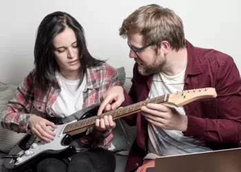 Elektro Gitar Öğrenme Aşamaları