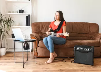 Elektro Gitar Tek Başına Öğrenilir mi?