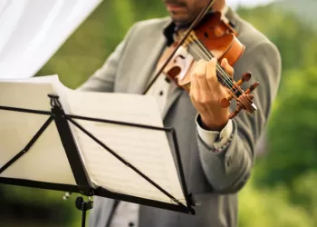 10. Yıl Marşı Keman Notaları ve Sözleri