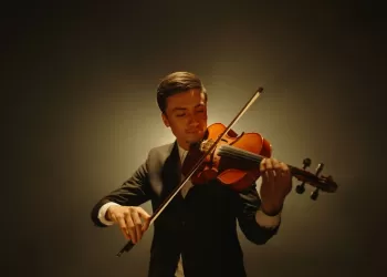 Devrim Yürüyüşü Keman Notaları – Repertuvarınıza Ekleyin!