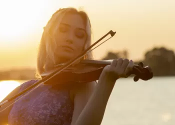 Neredesin Sen Keman Notaları