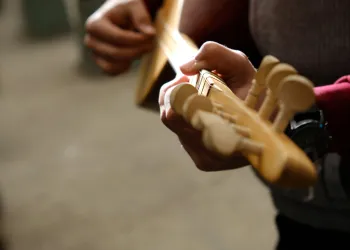 Yeni Başlayanlar için Bağlama Çalma İpuçları