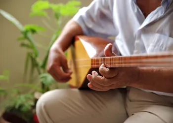 Bağlama Kursu: Hayatınıza Keyif Katacak Yeni Hobiniz!