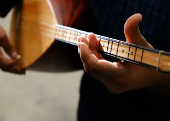 İKÜ Öğrencilerine Özel İndirimli Bağlama Kursu