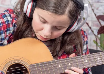 Çocuklar Gitar Öğrenirken Neden Zorlanır?