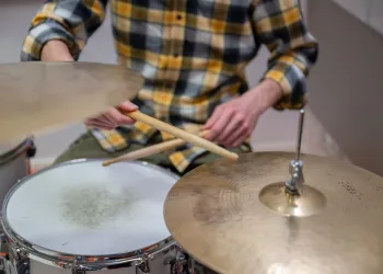 Ergenlik Dönemindeki Gençler İçin Bateri Kursu Nasıl Olmalı?