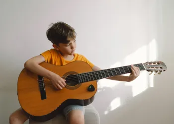 MEB Onaylı Çocuk Gitar Kurslarının Avantajları