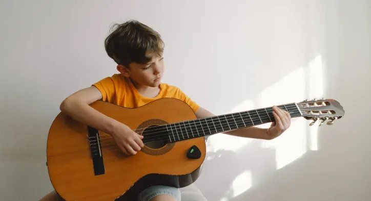 MEB Onaylı Çocuk Gitar Kurslarının Avantajları