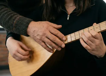 Bağlama Çalma Hataları: Sık Yapılan Yanlışlar ve Çözümleri