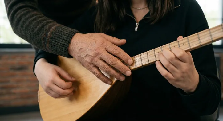Bağlama Çalma Hataları: Sık Yapılan Yanlışlar ve Çözümleri
